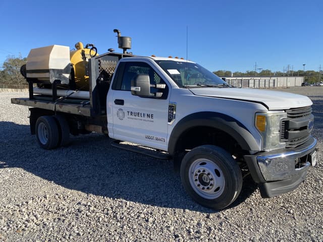 Image of Ford F-550 equipment image 3