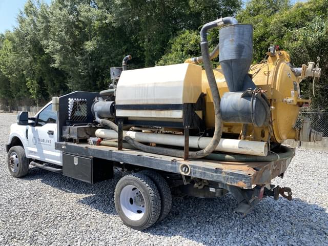 Image of Ford F-550 equipment image 1
