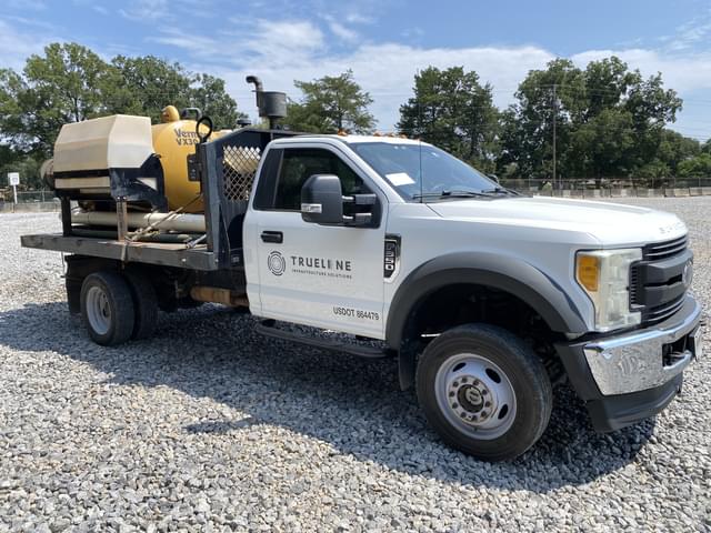 Image of Ford F-550 equipment image 3