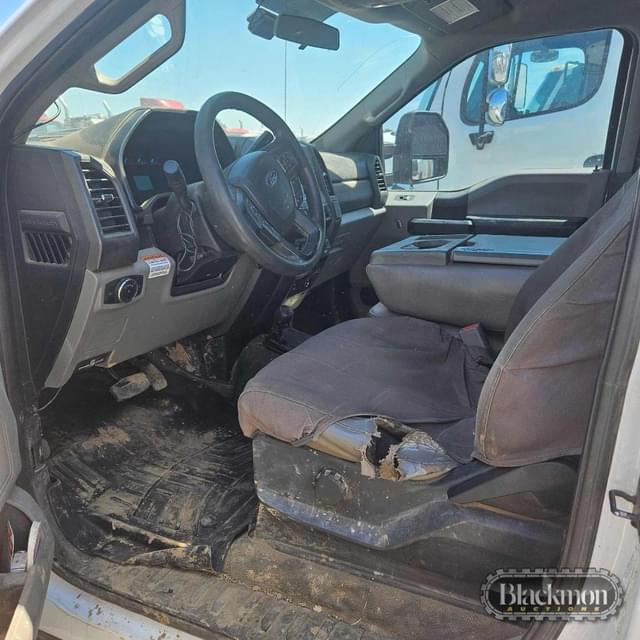 Image of Ford F-550 equipment image 3