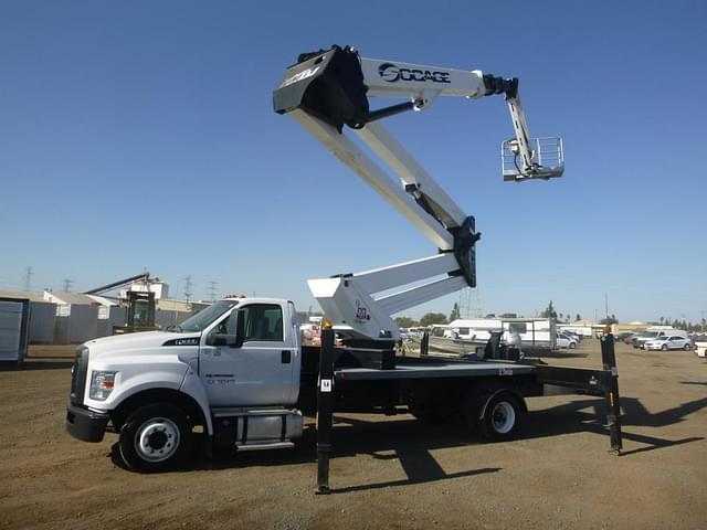 Image of Ford F-650 equipment image 4