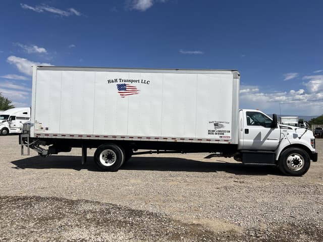 Image of Ford F-650 equipment image 3