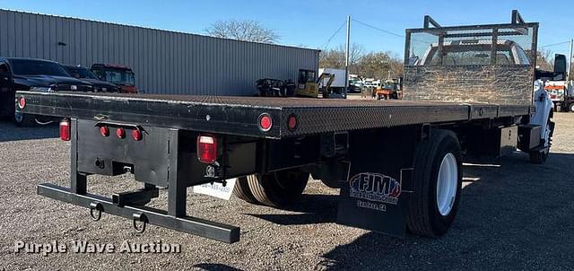 Image of Ford F-650 equipment image 4