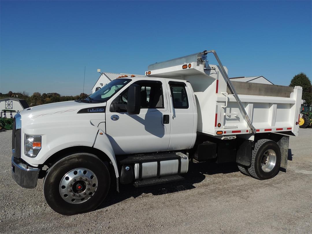 Image of Ford F-750 Primary image