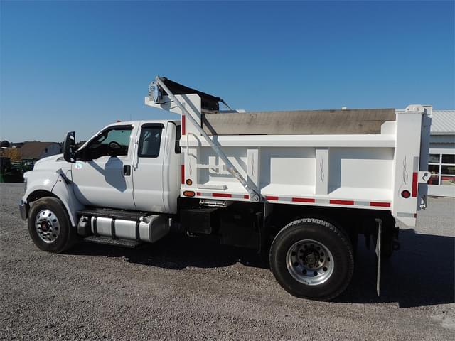 Image of Ford F-750 equipment image 1