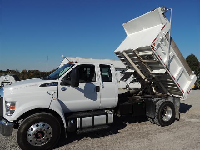 Image of Ford F-750 equipment image 2