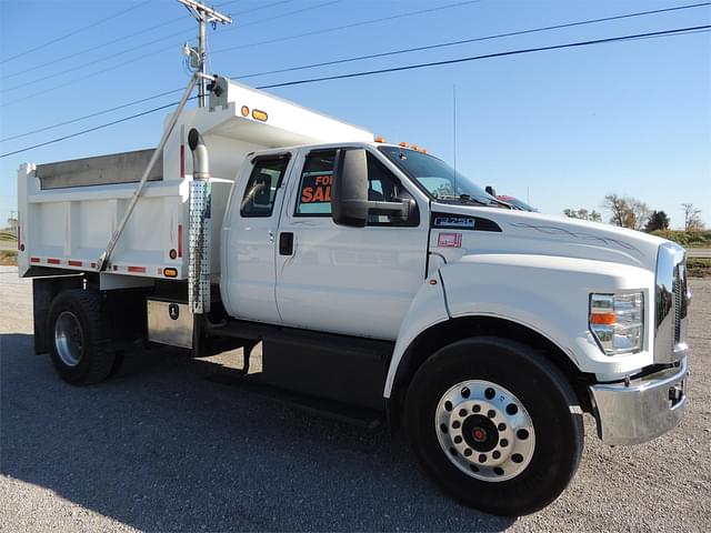 Image of Ford F-750 equipment image 3