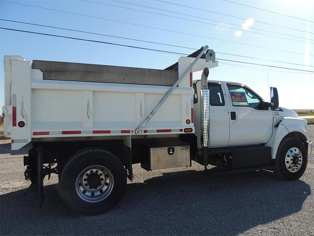 Image of Ford F-750 equipment image 4