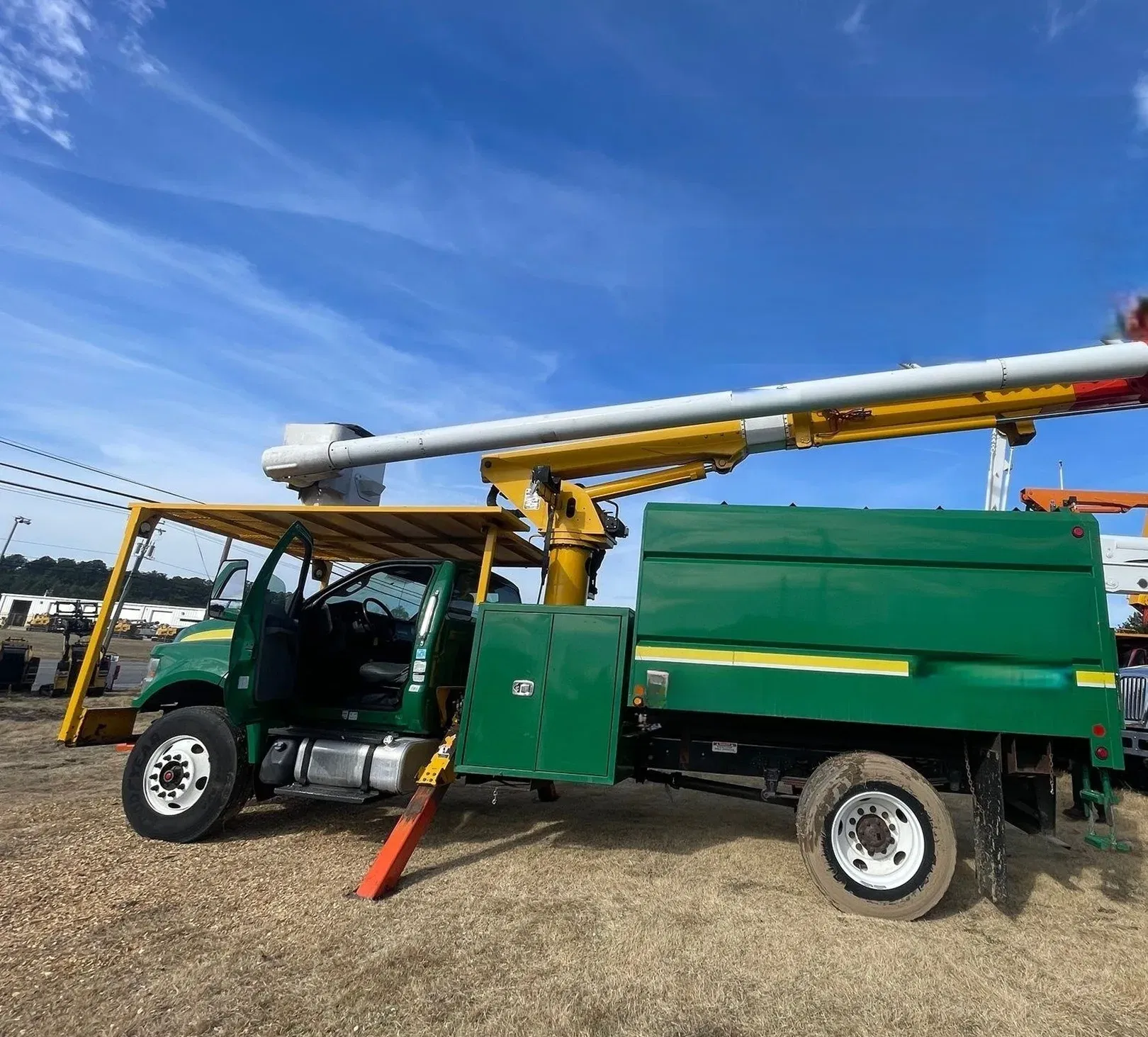 2017 Ford F-750 Equipment Image0