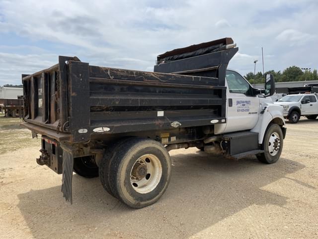 Image of Ford F-750 equipment image 2