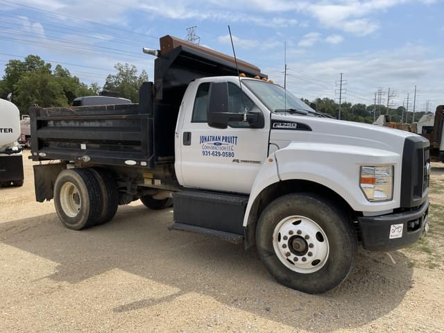 Image of Ford F-750 equipment image 3