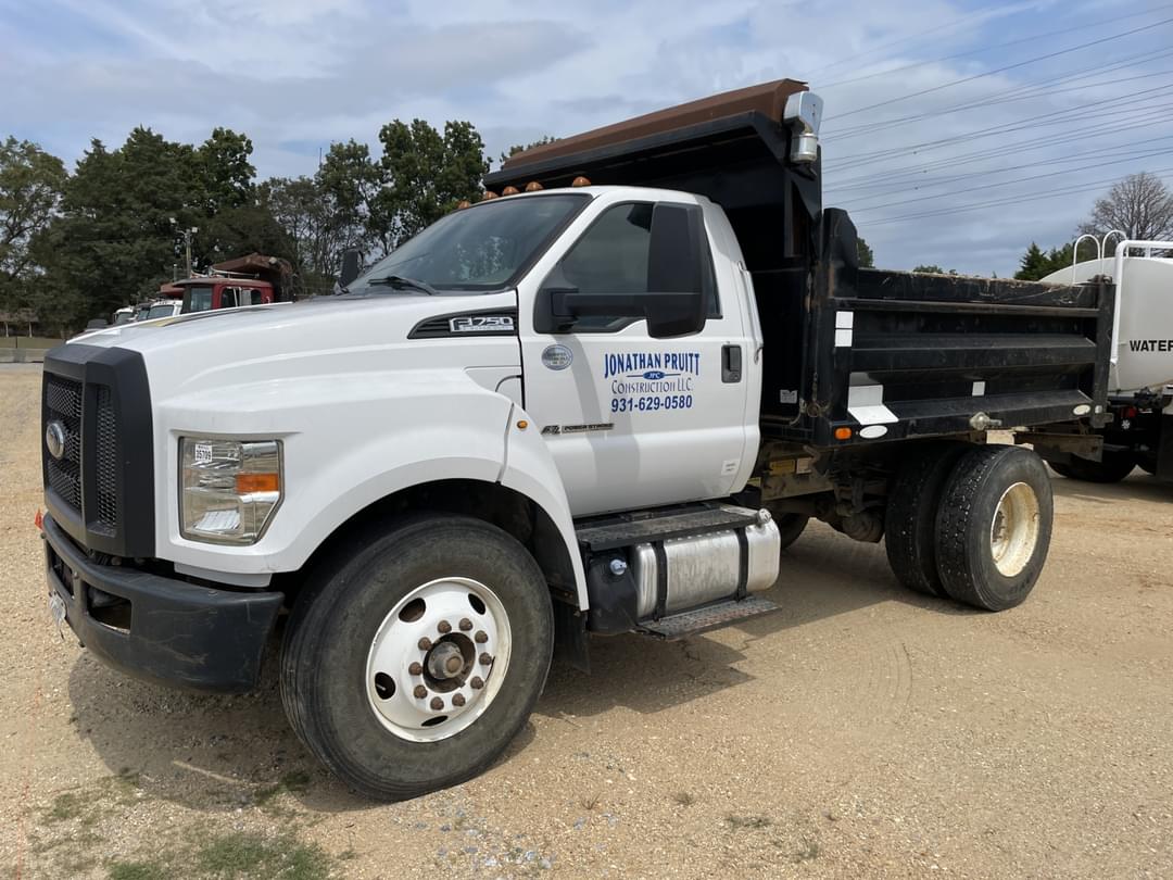 Image of Ford F-750 Primary image