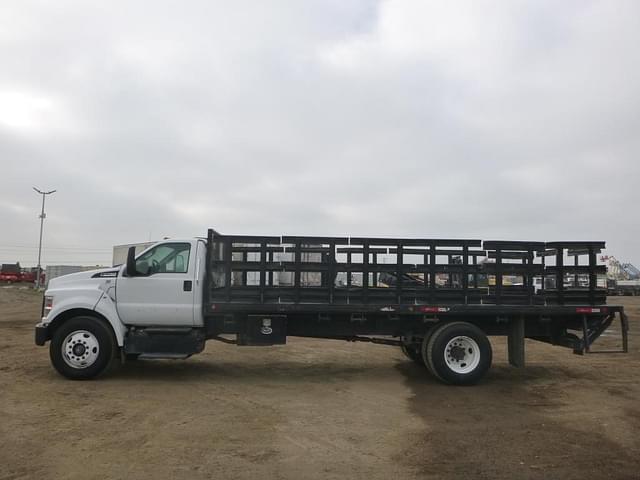 Image of Ford F-750 equipment image 4