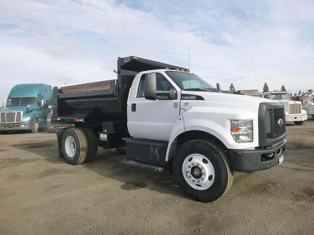 Image of Ford F-750 equipment image 1