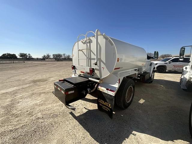 Image of Ford F-750 equipment image 2