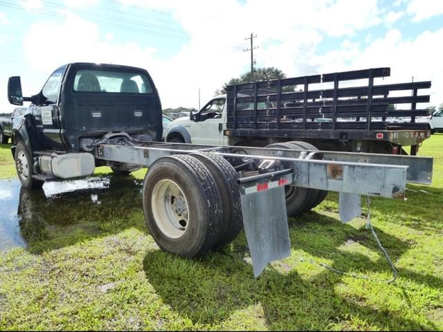 Image of Ford F-750 equipment image 3