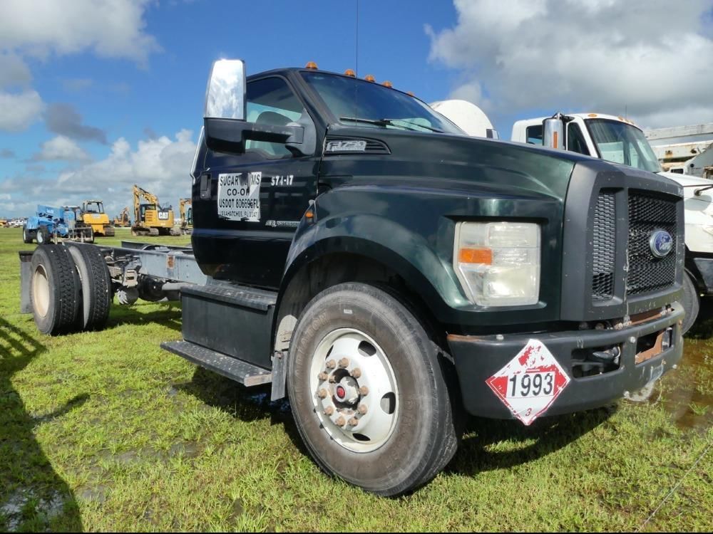 2017 Ford F-750 Equipment Image0
