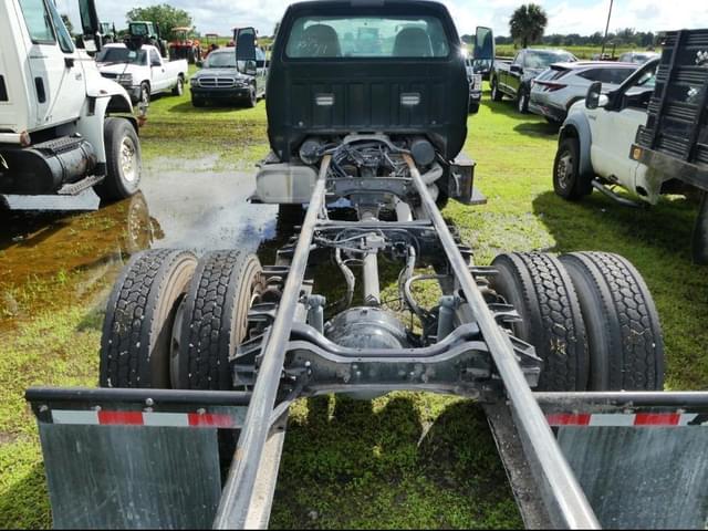 Image of Ford F-750 equipment image 4