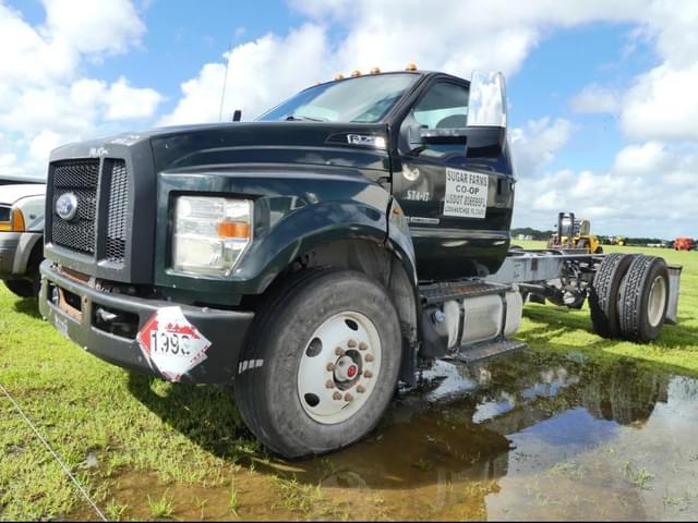 Image of Ford F-750 equipment image 1