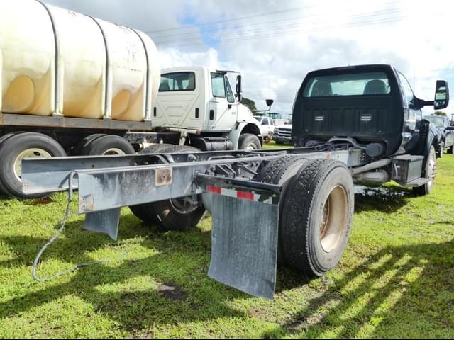 Image of Ford F-750 equipment image 2