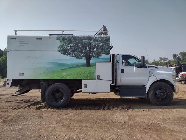 Image of Ford F-750 equipment image 2
