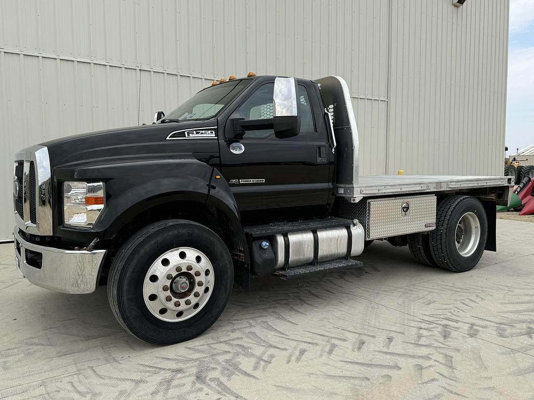 Image of Ford F-750 Primary image