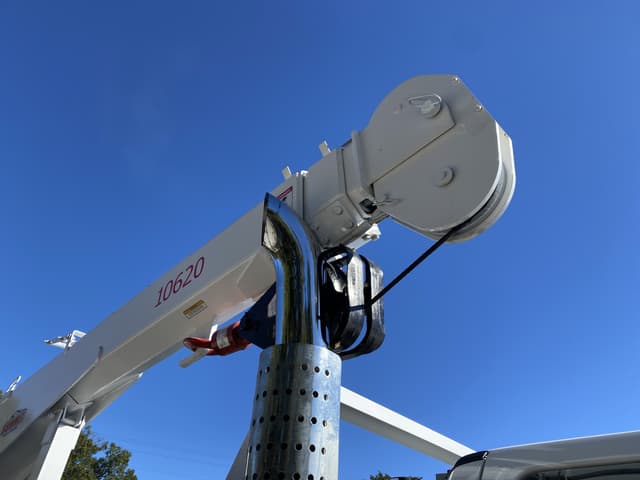 Image of Ford F-750 equipment image 4