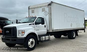 2017 Ford F-750 Equipment Image0