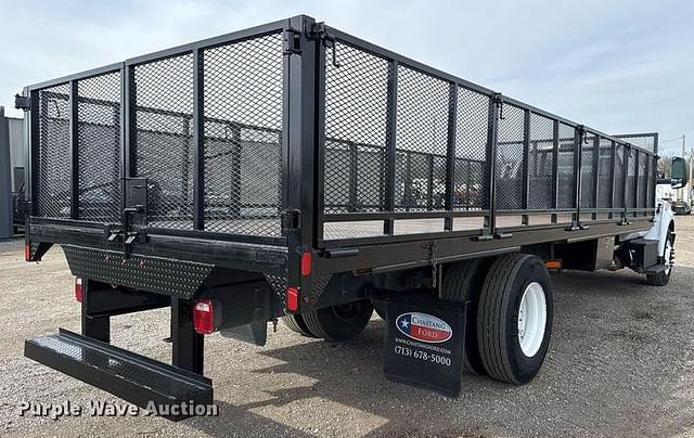 Image of Ford F-750 equipment image 4