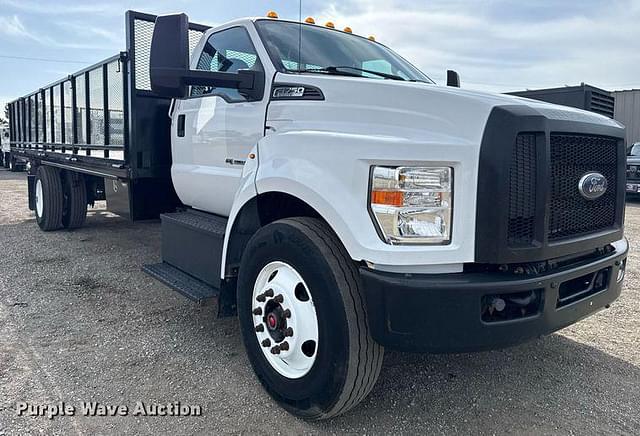 Image of Ford F-750 equipment image 2