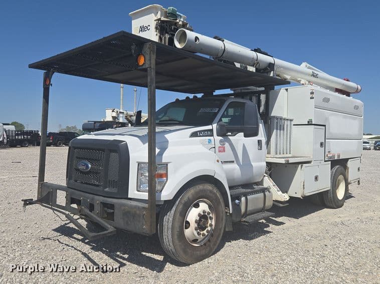 Image of Ford F-750 Primary image