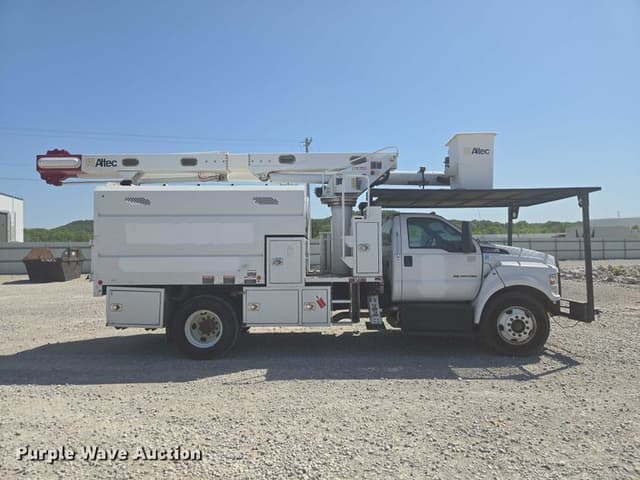 Image of Ford F-750 equipment image 3