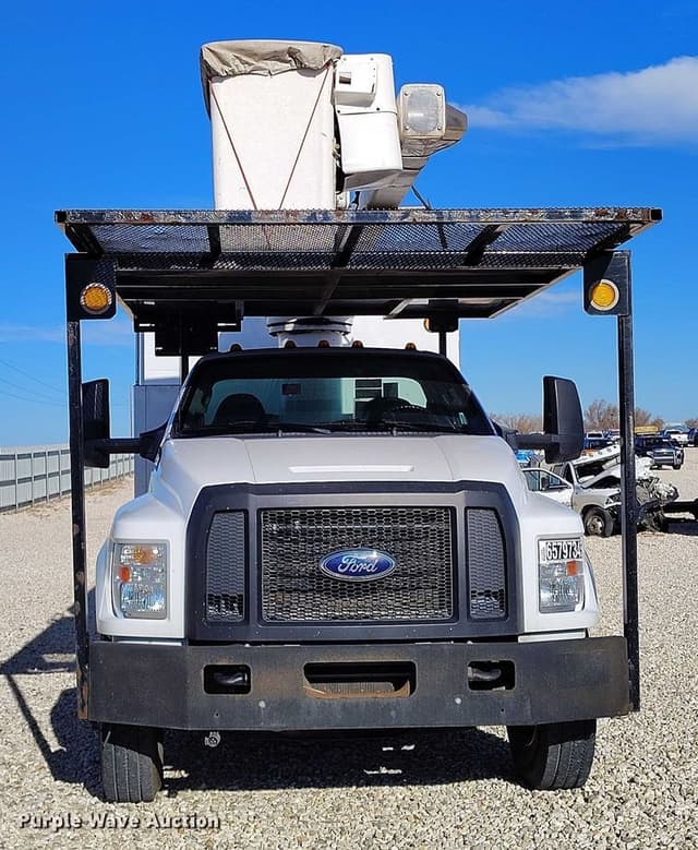 Image of Ford F-750 equipment image 1