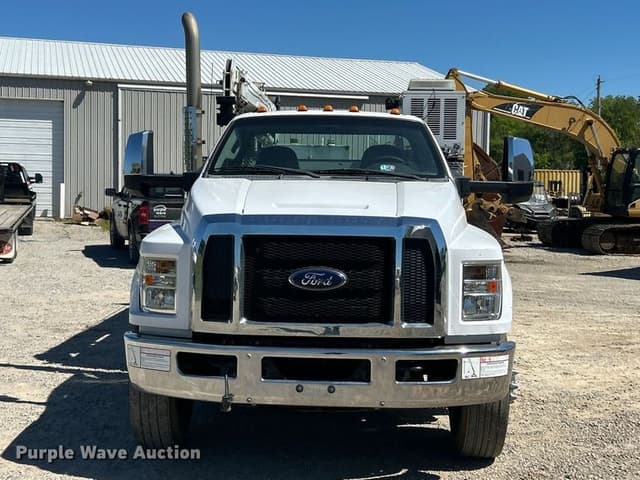 Image of Ford F-750 equipment image 1