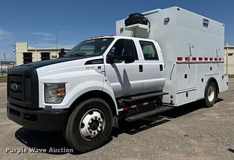 2017 Ford F-750 Equipment Image0