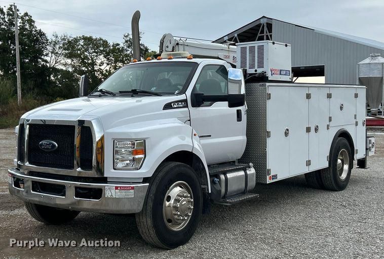2017 Ford F-750 Equipment Image0