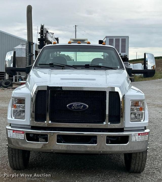 Image of Ford F-750 equipment image 1