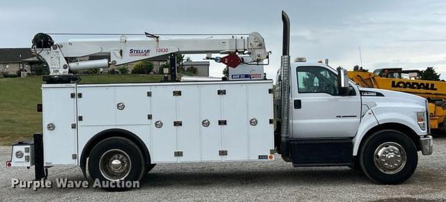 Image of Ford F-750 equipment image 3