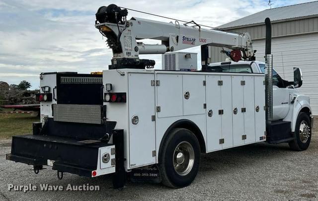 Image of Ford F-750 equipment image 4