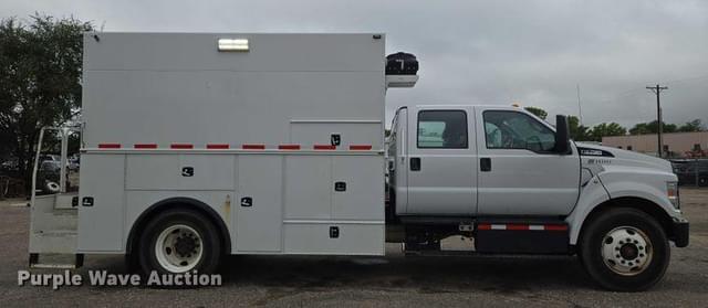 Image of Ford F-750 equipment image 3