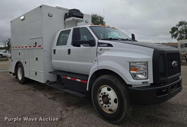 Image of Ford F-750 equipment image 2