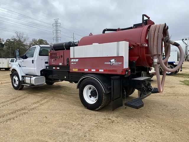 Image of Ford F-750 equipment image 1