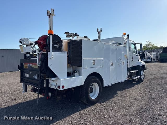 Image of Freightliner 108SD equipment image 4