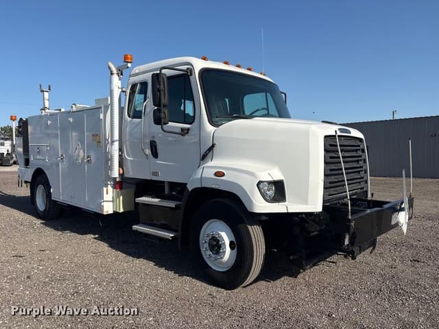 Image of Freightliner 108SD equipment image 2