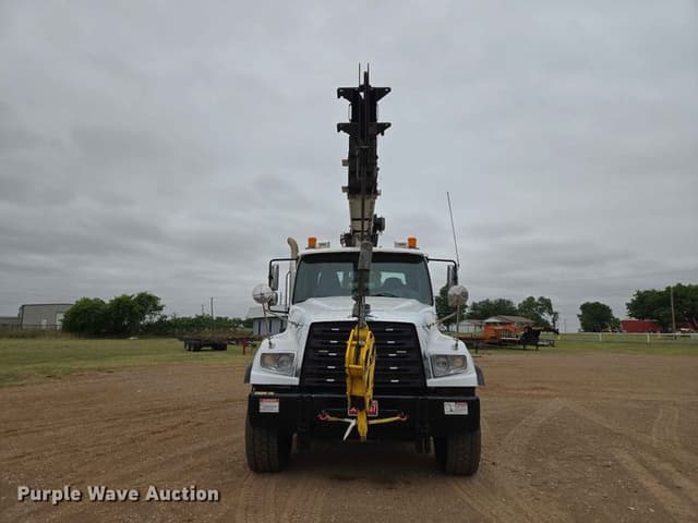 Image of Freightliner 114SD equipment image 1