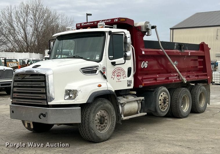 2017 Freightliner 114SD Equipment Image0