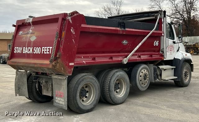 Image of Freightliner 114SD equipment image 4