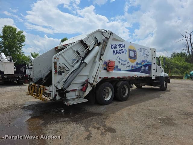 Image of Freightliner 114SD equipment image 4