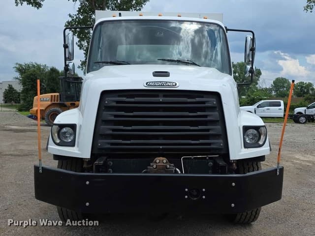 Image of Freightliner 114SD equipment image 1