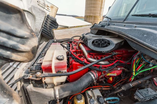 Image of Freightliner Cascadia 120 equipment image 4